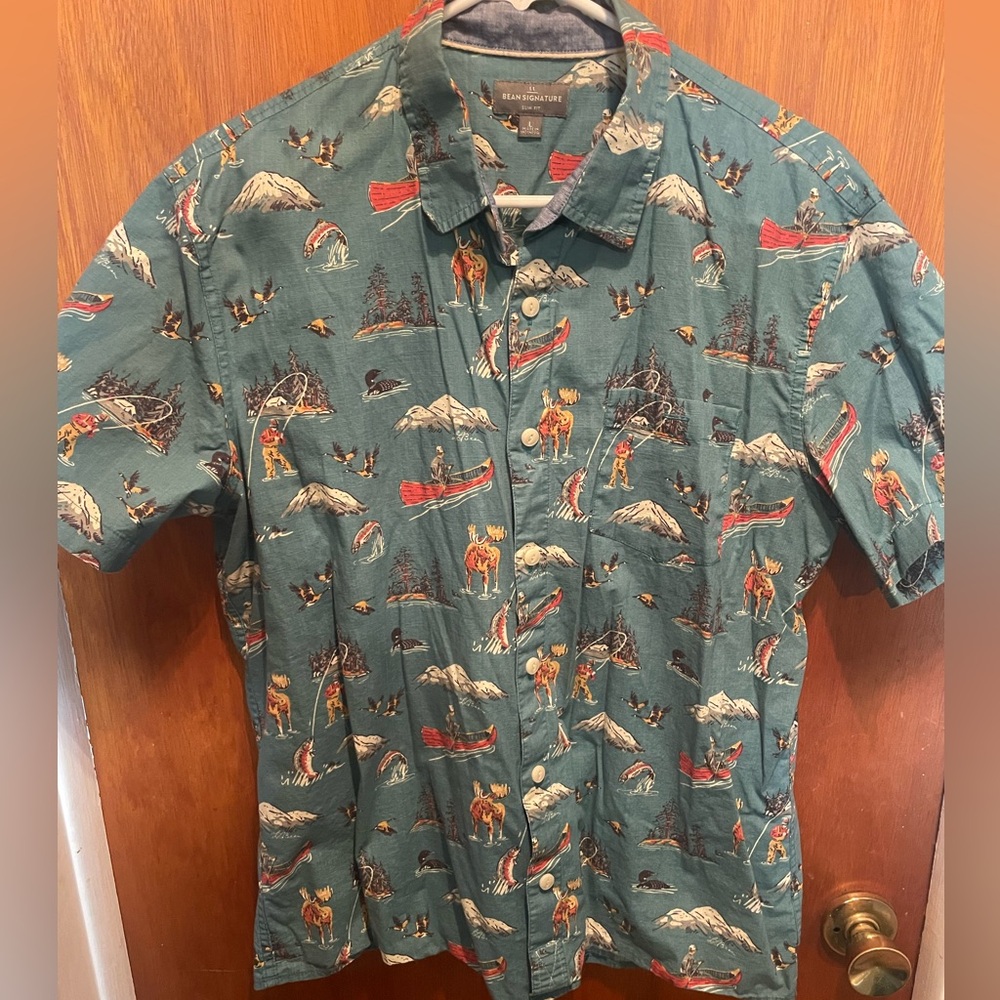Men’s short sleeve button down ll bean graphic shirt